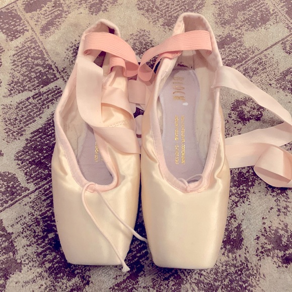 bloch serenade pointe shoes